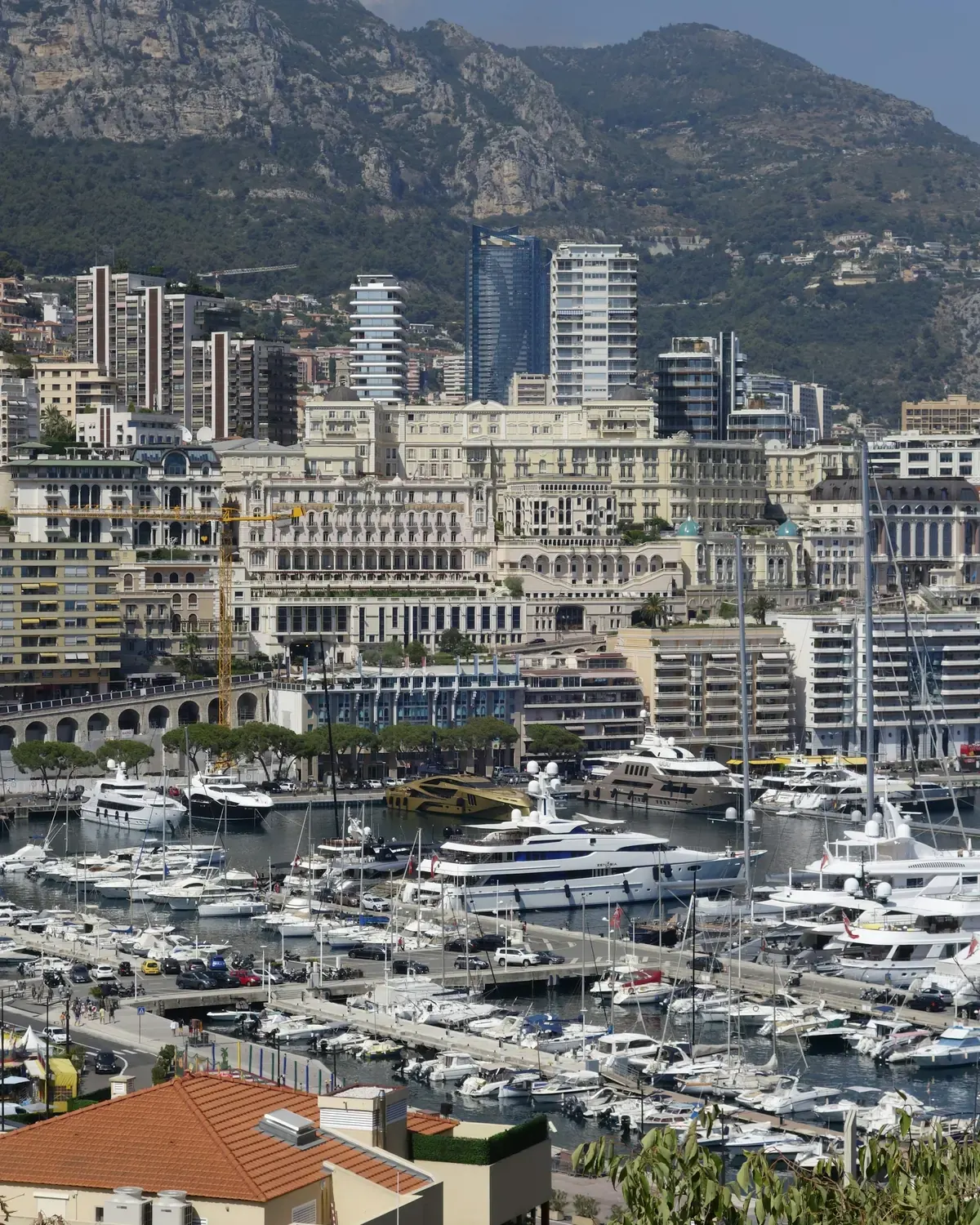 Monte-Carlo et sa marina depuis les hauteurs