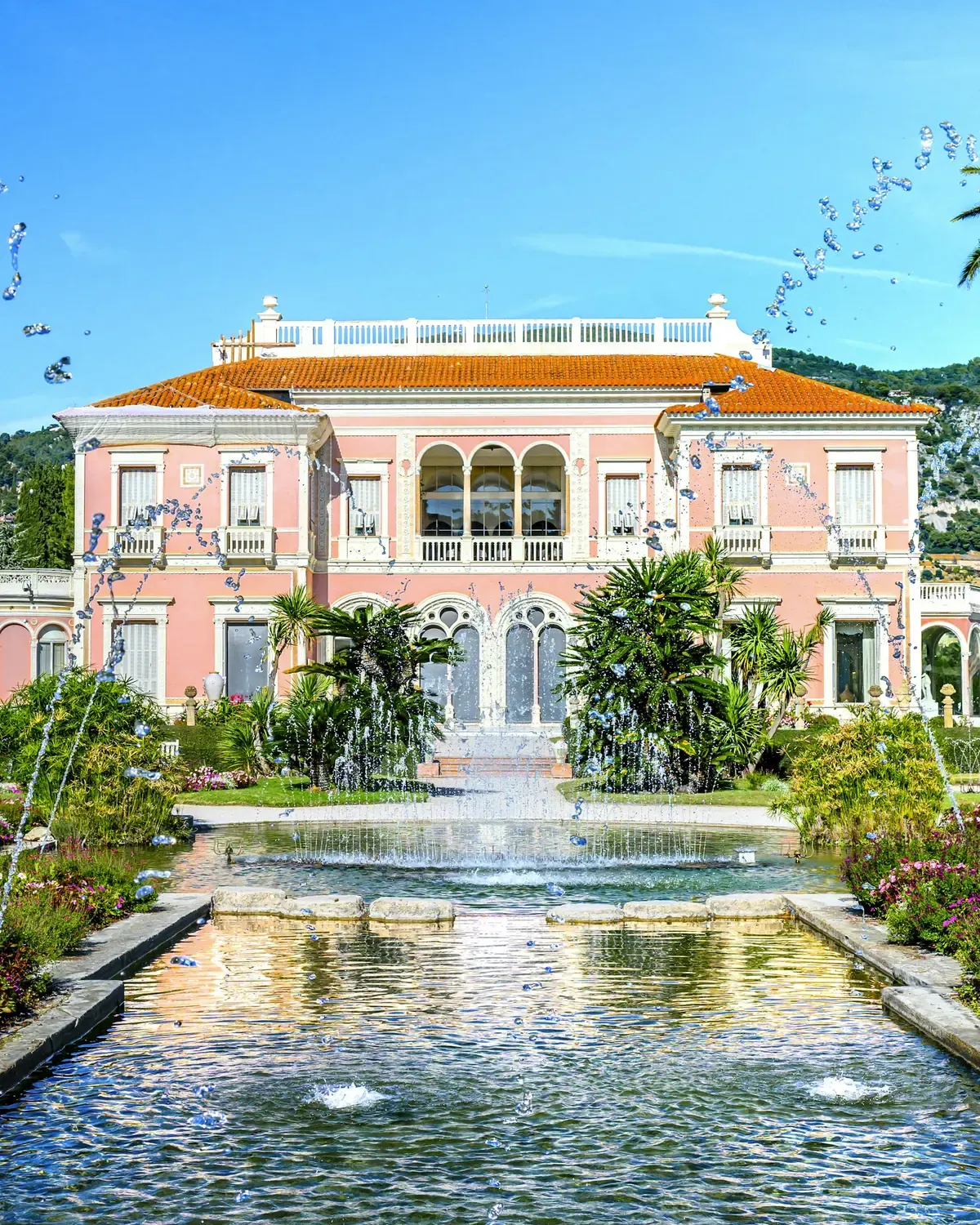 Demeure Belle Époque et son bassin d'agrément